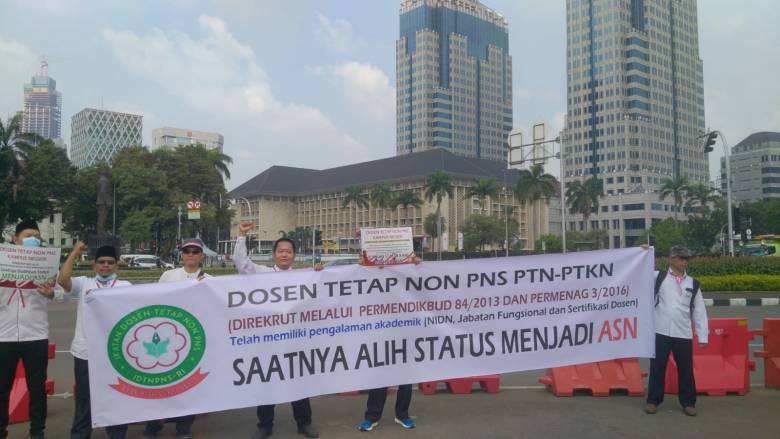 Aksi Damai Dosen Tetap Non PNS Seluruh Indonesia